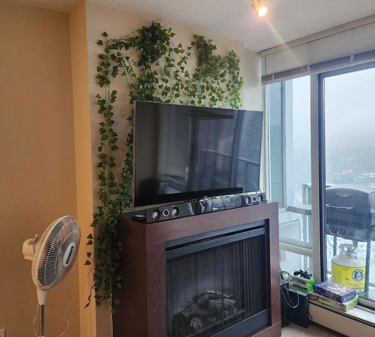 Modern High-Rise 1 Bedroom Condo With Water View Near Stadiums Vancouver