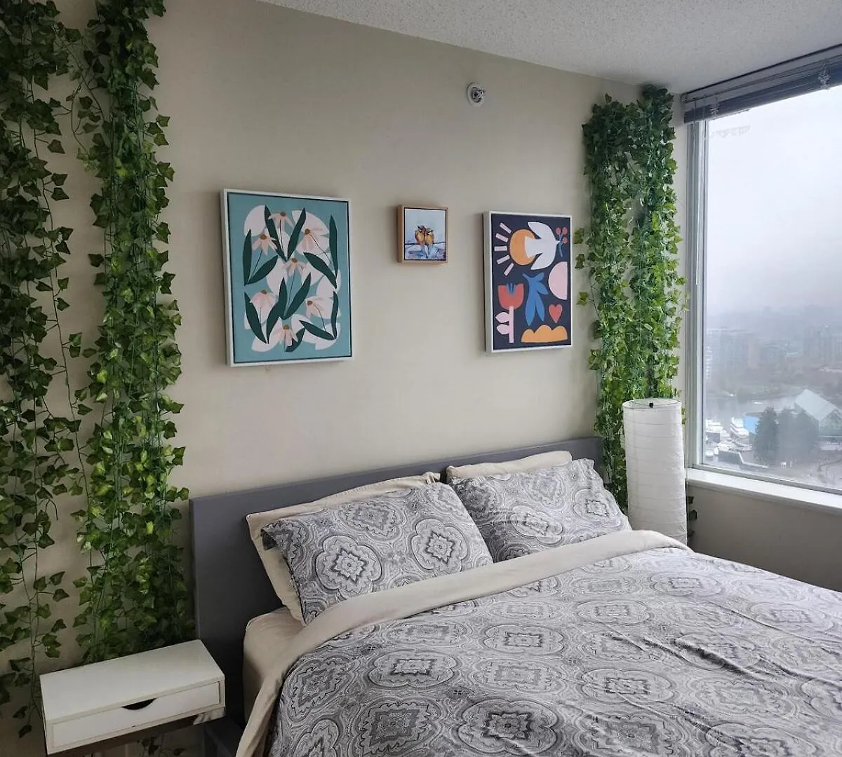 Apartment Modern High-Rise 1 Bedroom Condo With Water View Near Stadiums Vancouver