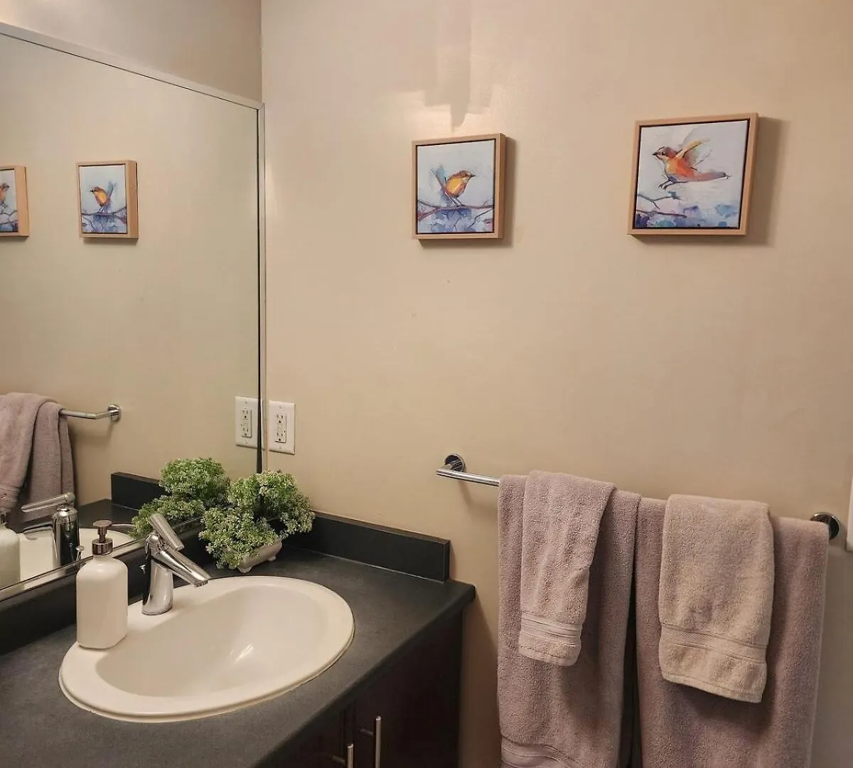 Modern High-Rise 1 Bedroom Condo With Water View Near Stadiums Vancouver