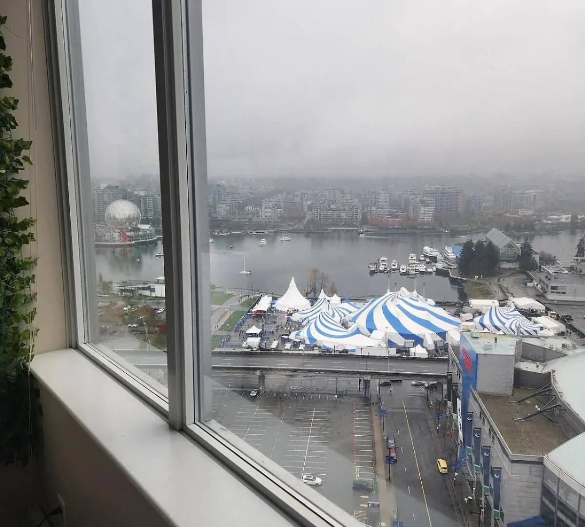 Apartment Modern High-Rise 1 Bedroom Condo With Water View Near Stadiums Vancouver