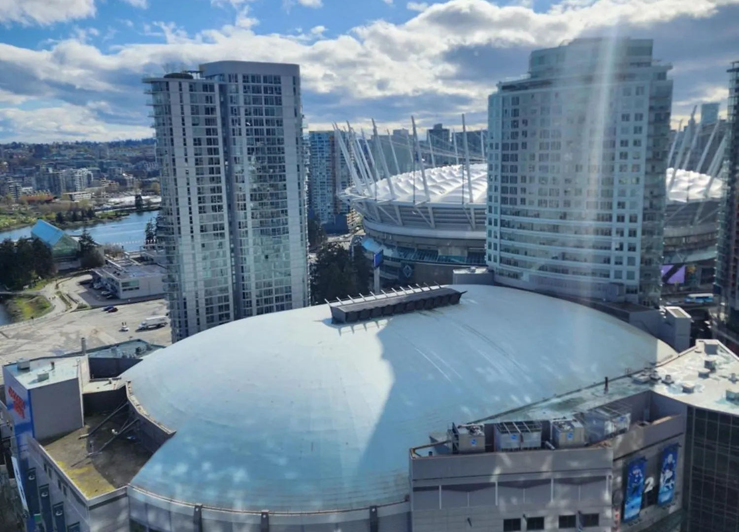 Modern High-Rise 1 Bedroom Condo With Water View Near Stadiums Vancouver