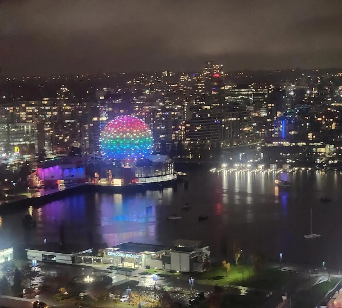 Apartment Modern High-Rise 1 Bedroom Condo With Water View Near Stadiums Vancouver Canada